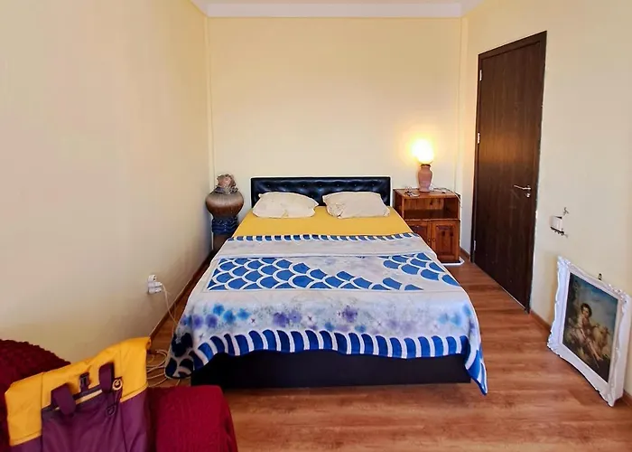Cozy & Stylish Suite Room With Garden View